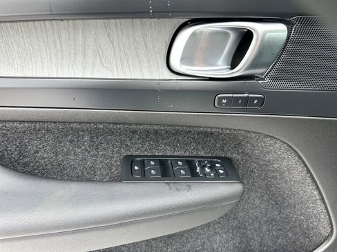 Used 2025 Volvo XC40 B5 Core image 14