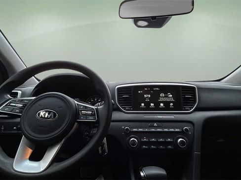Used 2022 Kia Sportage LX image 12