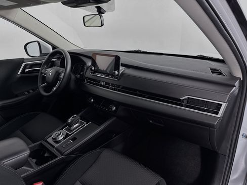 Used 2023 Mitsubishi Outlander ES FWD image 27