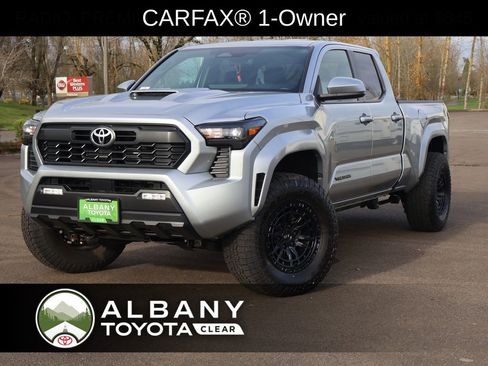 Used 2025 Toyota Tacoma TRD Sport image 1