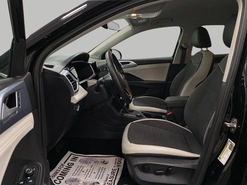 Used 2025 Volkswagen Taos SE AWD/4WD image 56