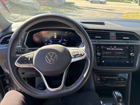 Used 2023 Volkswagen Tiguan SE image 17