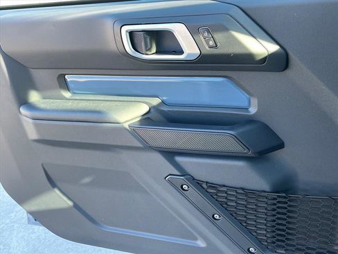 New 2025 Ford Bronco Base image 18