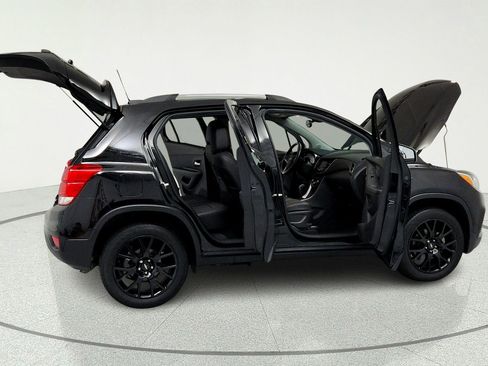 Used 2022 Chevrolet Trax LT w/ Midnight Edition AWD/4WD image 13
