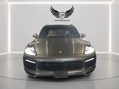 Used 2023 Porsche Cayenne AWD/4WD image 3