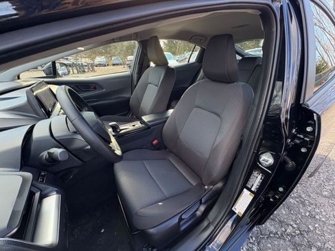 Used 2025 Toyota Prius LE image 32