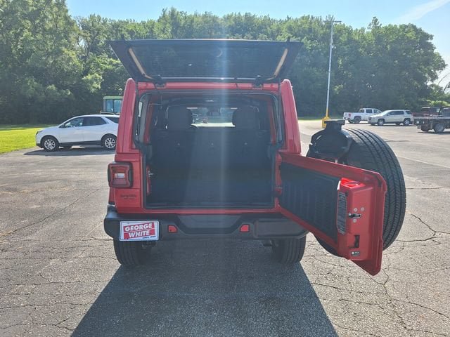 Used 2025 Jeep Wrangler Unlimited Sahara AWD/4WD image 15