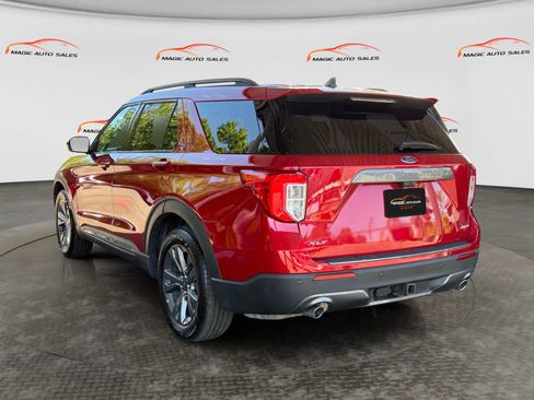 Used 2023 Ford Explorer XLT w/ Equipment Group 202A AWD/4WD image 8