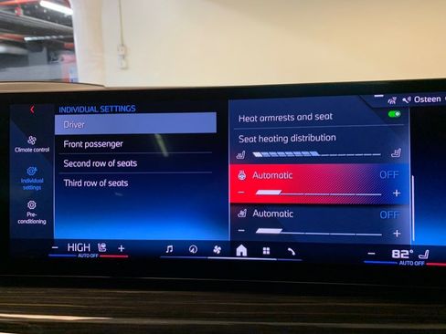 Used 2024 BMW X7 M60i image 37