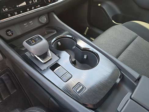 Used 2025 Nissan Rogue SV FWD image 20