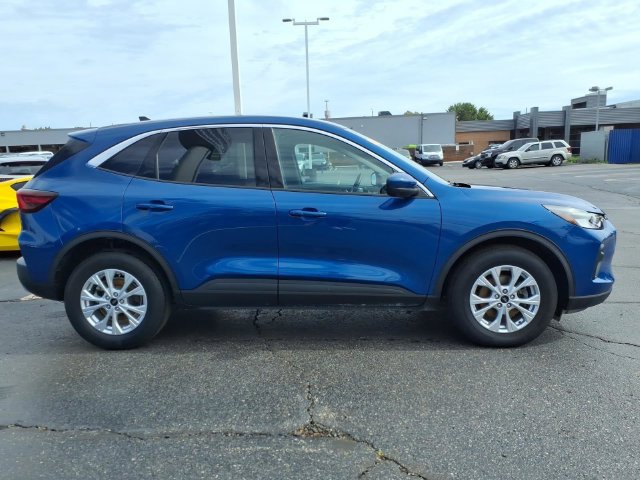 Used 2023 Ford Escape Active w/ Tech Pack #2 AWD/4WD image 11