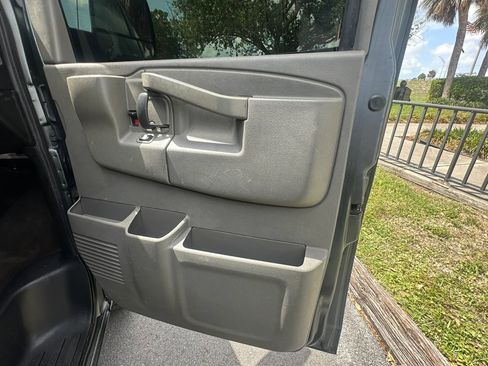 Used 2017 Chevrolet Express 3500 LT w/ LT Preferred Equipment Group RWD image 21