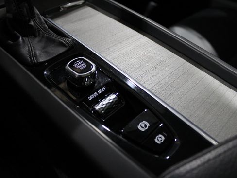 Used 2021 Volvo V60 T5 Cross Country w/ Climate Package image 34