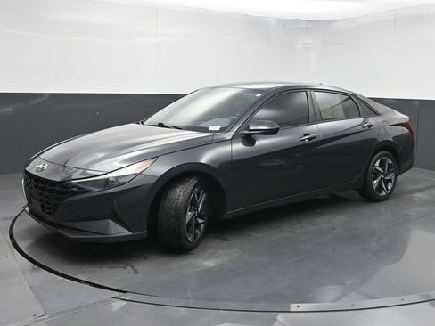 Used 2023 Hyundai Elantra SEL w/ Convenience Package FWD image 5
