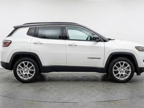 Used 2025 Jeep Compass Limited image 11