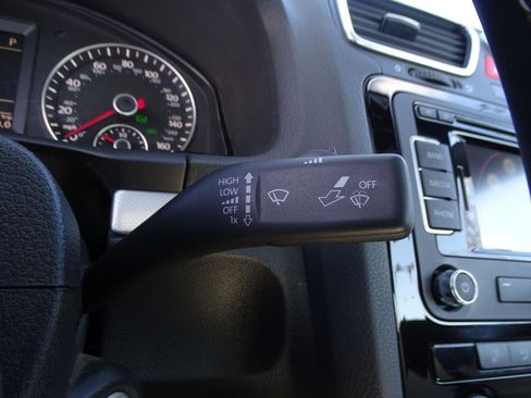 Used 2015 Volkswagen Eos Final Edition image 18