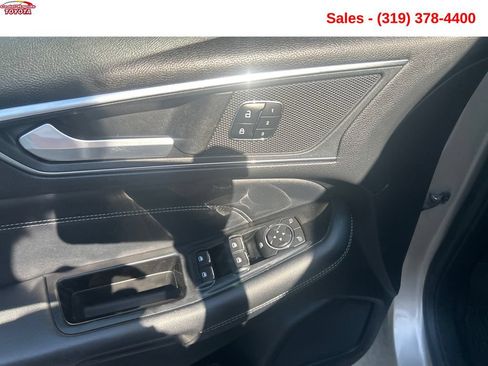 Used 2017 Ford Edge Titanium w/ Technology Package FWD image 12