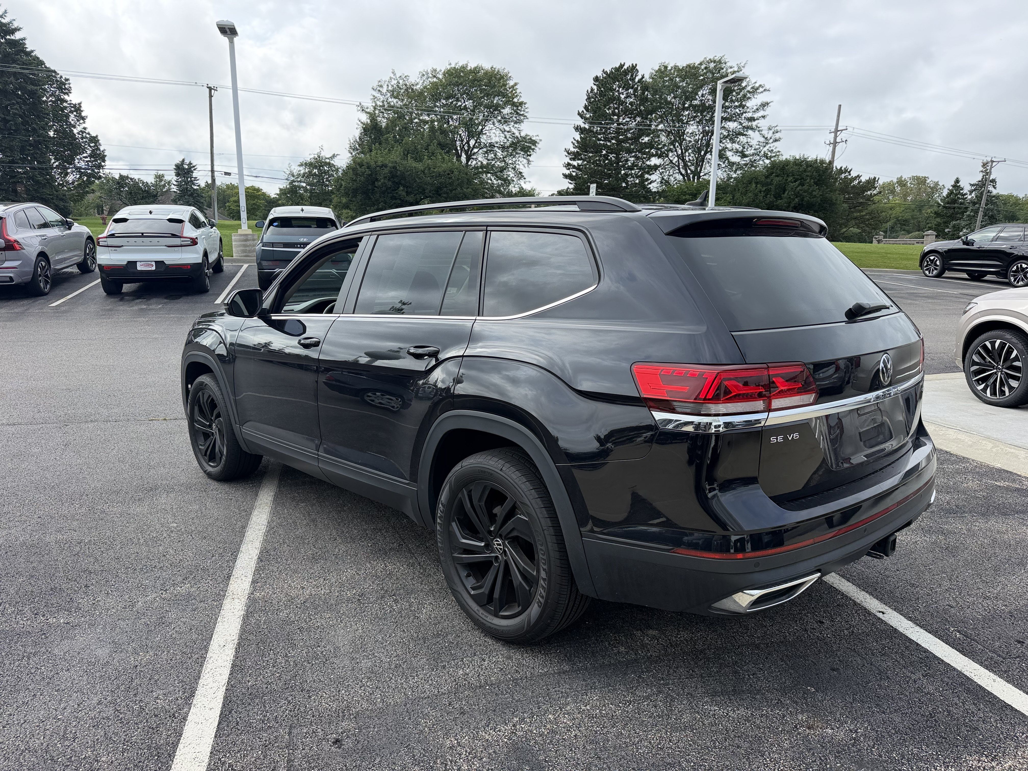 Used 2023 Volkswagen Atlas SE w/ Panoramic Sunroof Package AWD/4WD image 5