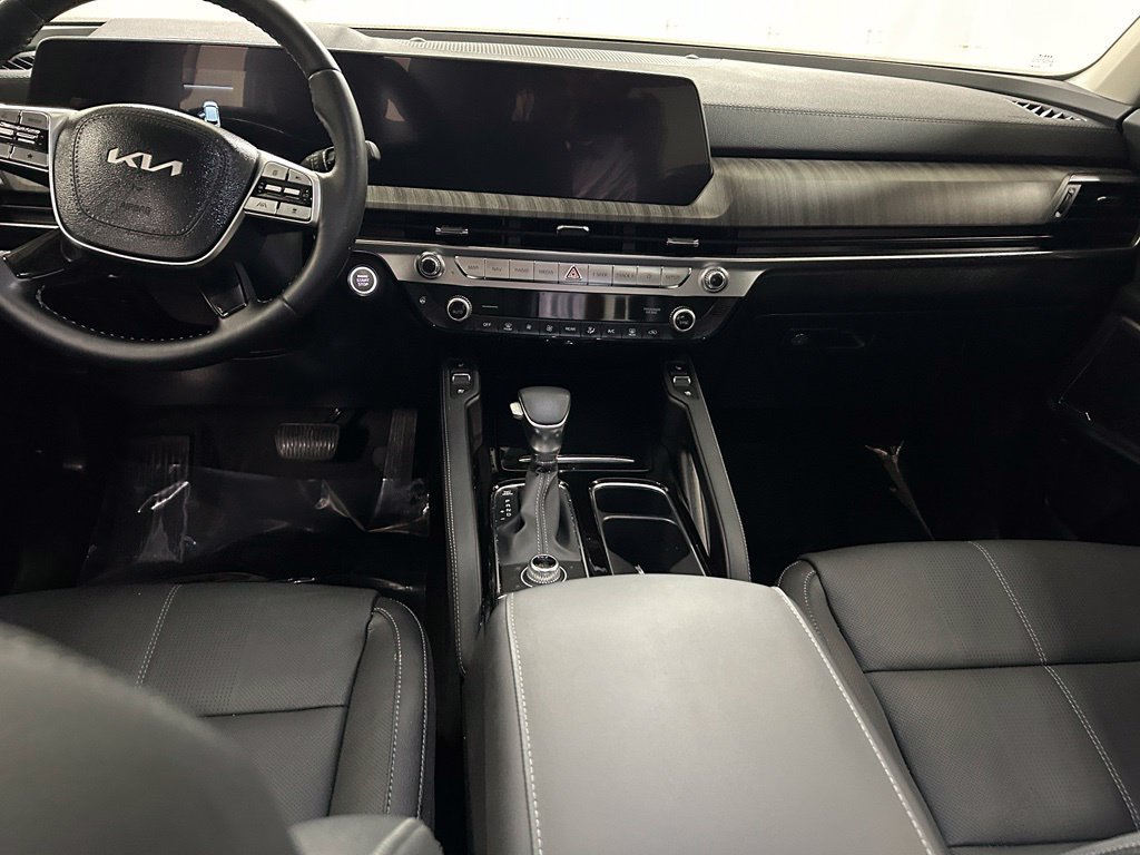 Used 2025 Kia Telluride EX w/ EX Captain's Chair Package AWD/4WD image 16