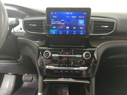 Used 2022 Ford Explorer Limited w/ Equipment Group 301A image 13