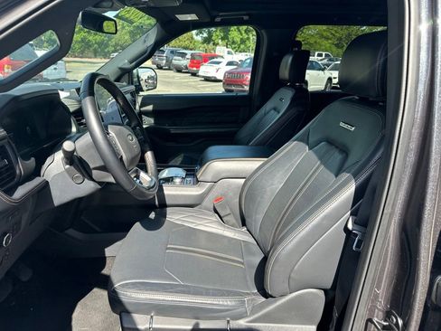 Used 2023 Ford Expedition Platinum AWD/4WD image 6