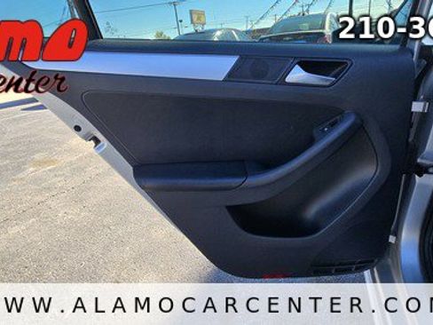 Used 2012 Volkswagen Jetta SEL image 32