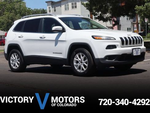 Used 2016 Jeep Cherokee Latitude AWD/4WD image 1