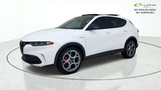 Used 2024 Alfa Romeo Tonale Veloce w/ Active Assist Package AWD/4WD image 3