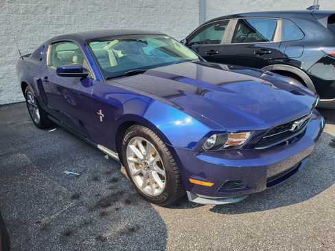 Used 2010 Ford Mustang Coupe RWD image 3