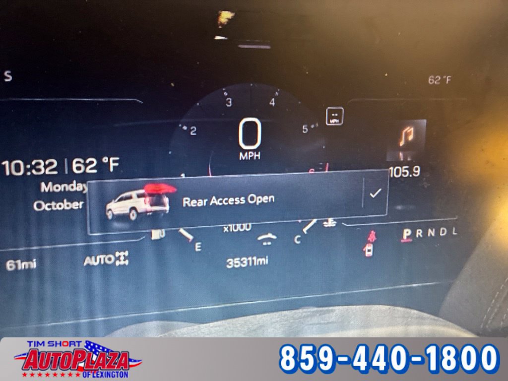Used 2025 GMC Yukon Denali AWD/4WD image 4