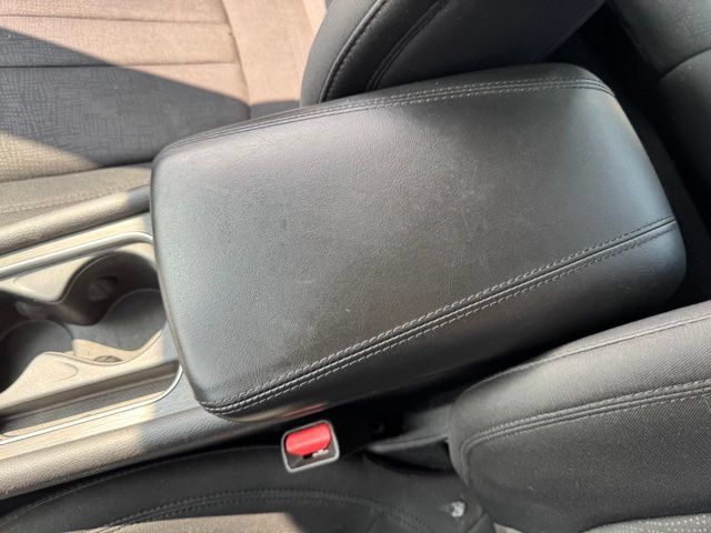 Used 2017 Chrysler 200 LX FWD image 14