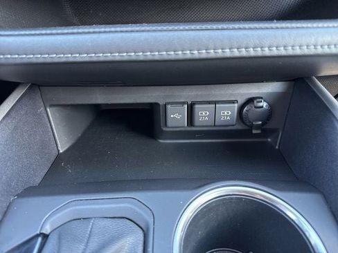 Used 2021 Toyota Highlander XLE AWD/4WD image 35