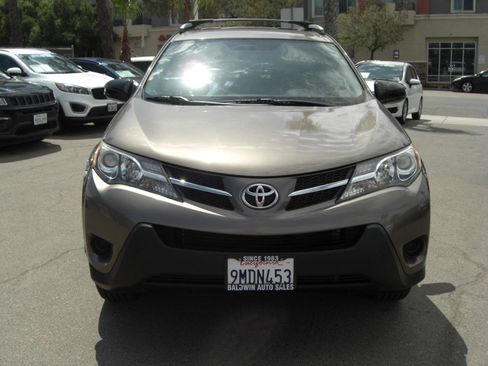 Used 2015 Toyota RAV4 LE FWD image 2