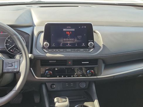 Used 2025 Nissan Rogue SV image 24