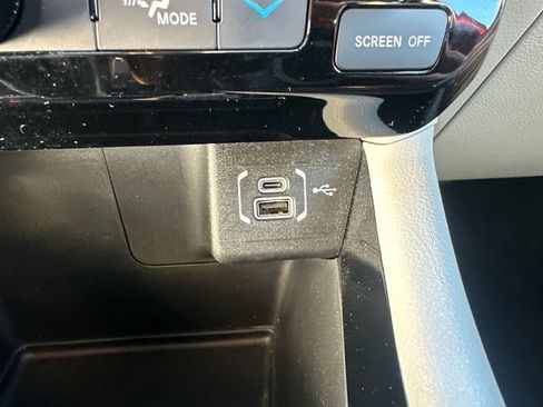 Used 2023 Jeep Compass Limited image 34