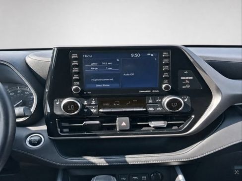 Used 2020 Toyota Highlander XLE AWD/4WD image 14