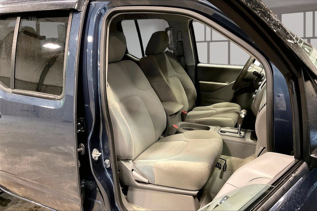 Used 2018 Nissan Frontier SV AWD/4WD image 29