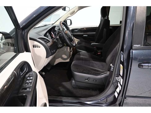Used 2014 Dodge Grand Caravan SXT FWD image 13