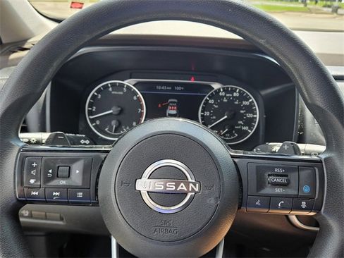 Used 2023 Nissan Rogue SV image 23