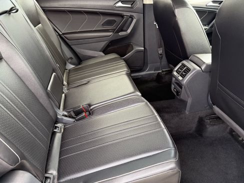 Used 2024 Volkswagen Tiguan SE AWD/4WD image 27