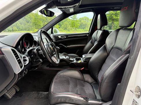 Used 2016 Porsche Cayenne GTS AWD/4WD image 32