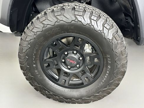 Used 2023 Toyota Tacoma TRD Off-Road w/ Black Out Package (TMS) AWD/4WD image 29