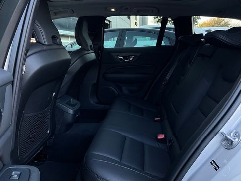 Used 2025 Volvo V60 B5 Cross Country Plus image 12