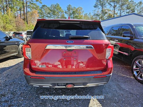 Used 2020 Ford Explorer XLT w/ Equipment Group 202A image 8