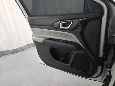 Used 2023 Jeep Compass Limited image 20