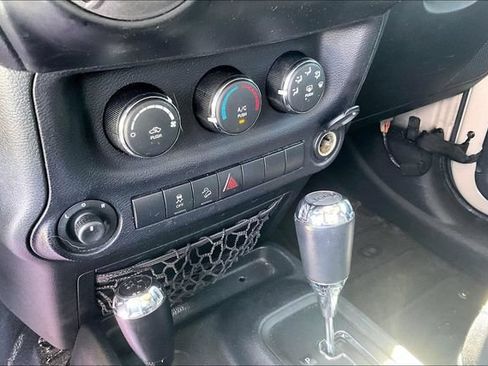 Used 2017 Jeep Wrangler Sport AWD/4WD image 14