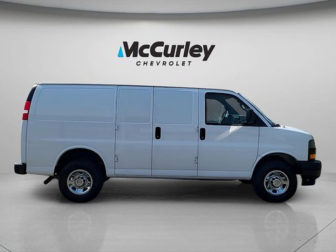 Used 2023 Chevrolet Express 3500 w/ Driver Convenience Package RWD image 8