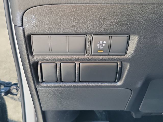 Used 2024 Nissan Armada SV AWD/4WD image 23