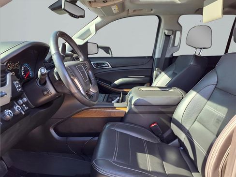 Used 2020 GMC Yukon Denali w/ Denali Premium Package image 10