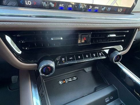 New 2026 Chevrolet Suburban High Country image 27